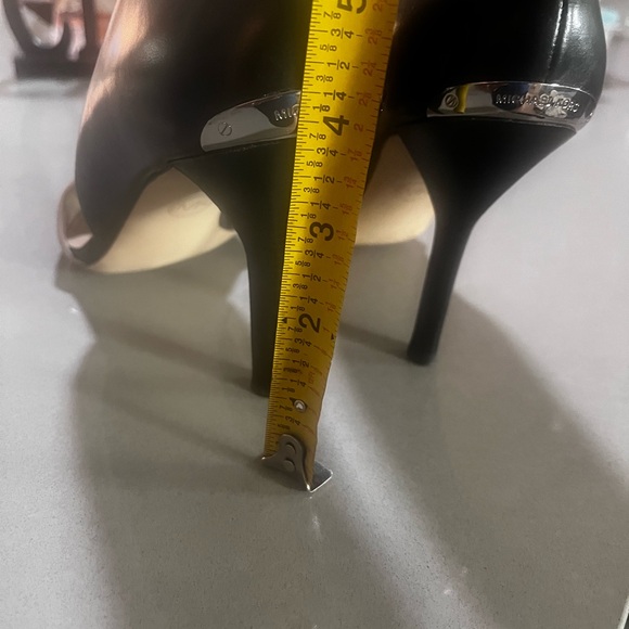 Michael Kors two toned gray and black pumps - Picture 6 of 6